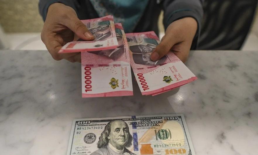 Rupiah Melemah ke Level Rp16.842 per Dolar AS, Tekanan Eksternal Masih Membayangi