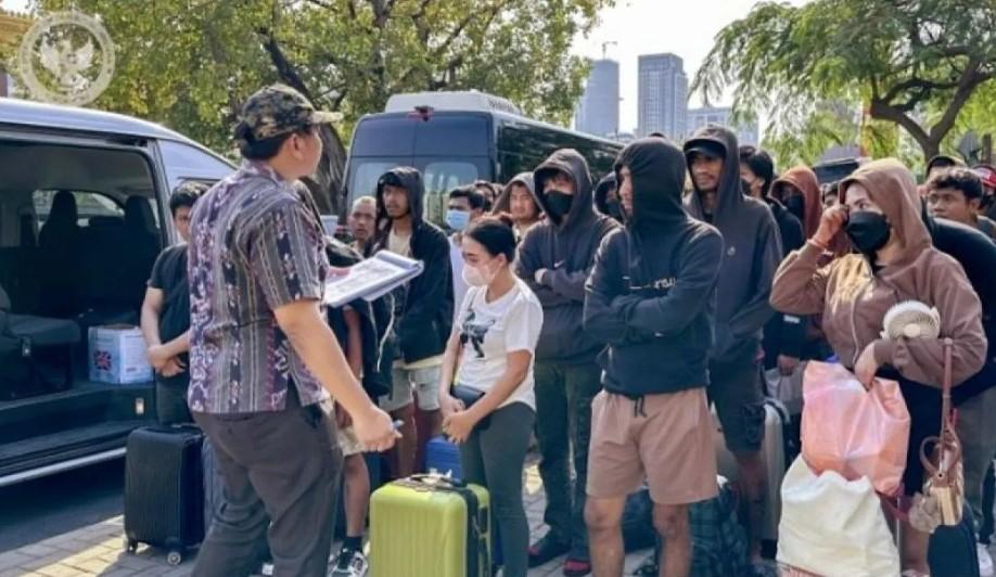 Ratusan WNI Korban Sindikat Online Scam di Kamboja Dipulangkan, Ribuan Lainnya Masih Menunggu Proses
