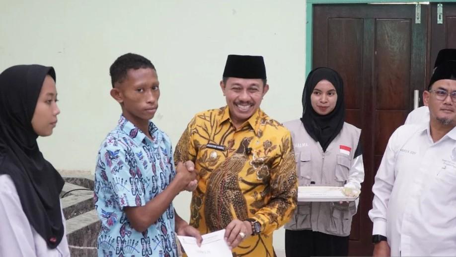 Baznas Provinsi Papua Salurkan Beasiswa Tahap I untuk 1.070 Siswa di Delapan Daerah