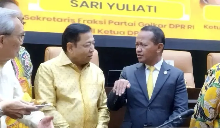 Bahlil dan Setya Novanto Potong Tumpeng Bersama di DPR Saat Hadiri HUT Ke-58 Fraksi Golkar