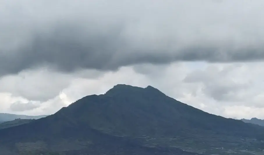 BMKG Catat 392.777 Sambaran Petir di Bali Selama Januari 2026