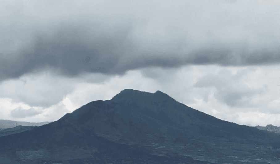 BMKG Catat 392.777 Sambaran Petir di Bali Selama Januari 2026