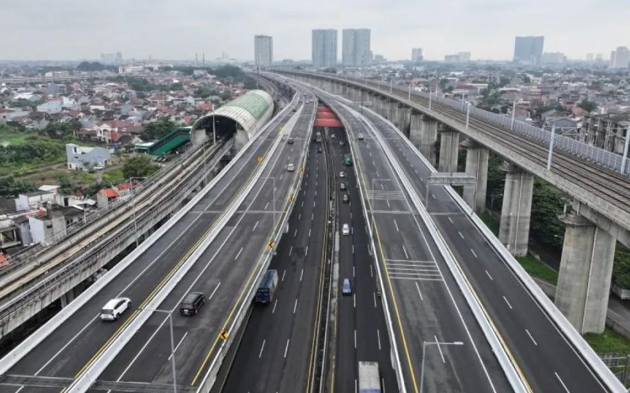 Lonjakan Kendaraan H-2 Imlek 2026 Meningkat 55,59 Persen di Tol Layang MBZ Jakarta