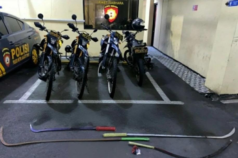 Polda Metro Jaya Amankan Lima Pemuda Diduga Hendak Tawuran Bersenjata Tajam di Ciracas