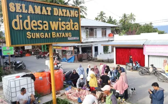 Warga Nagari Sungai Batang Antusias Beli Daging Sapi Menjelang Ramadhan Pascabencana
