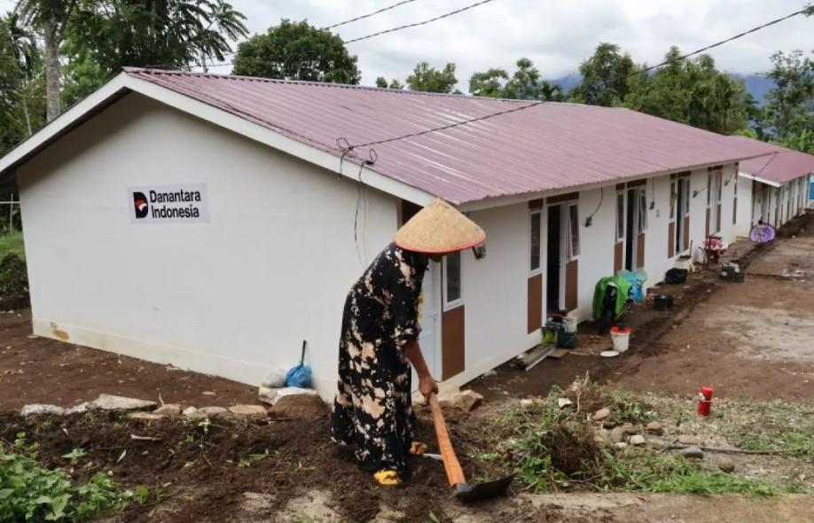 Warga Huntara di Agam Bergotong Royong Bersihkan Pekarangan Sambut Ramadhan 1447 Hijriah