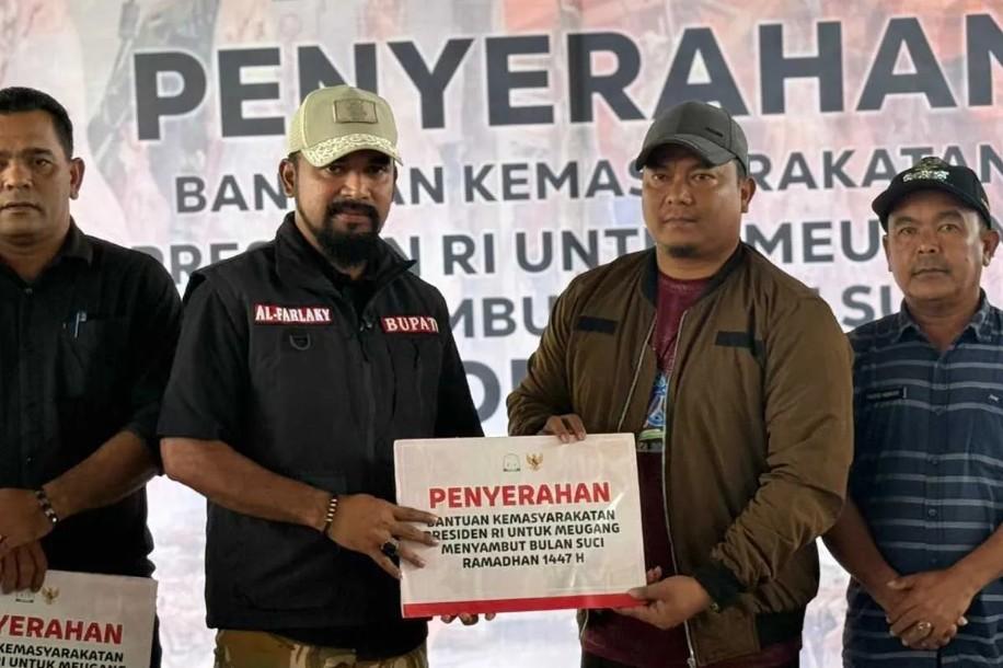 Bupati Iskandar Usman Al-Farlaky Serahkan 398 Sapi Bantuan Presiden Prabowo untuk Warga Terdampak Banjir di Aceh Timur