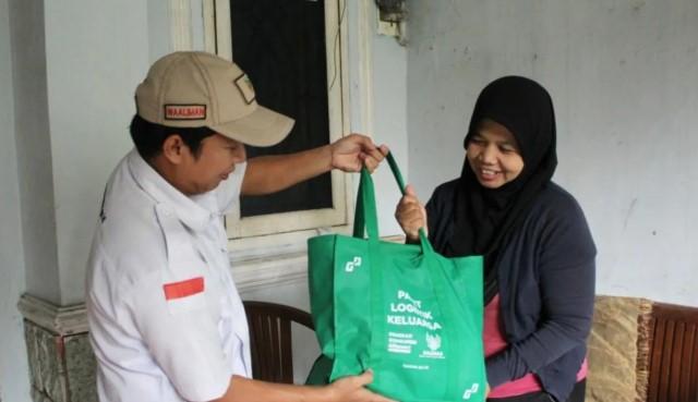 Baznas Salurkan Paket Logistik Keluarga dan Santunan bagi Warga Prasejahtera di Tangerang