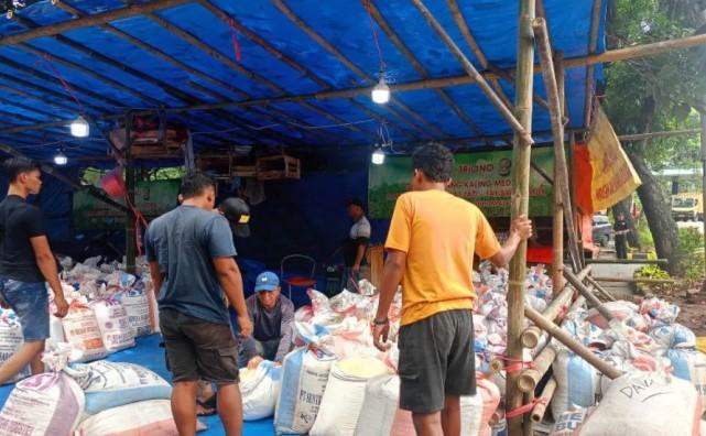 Kolang-kaling Jadi Buruan Warga di Pasar Induk Kramat Jati Saat Ramadhan