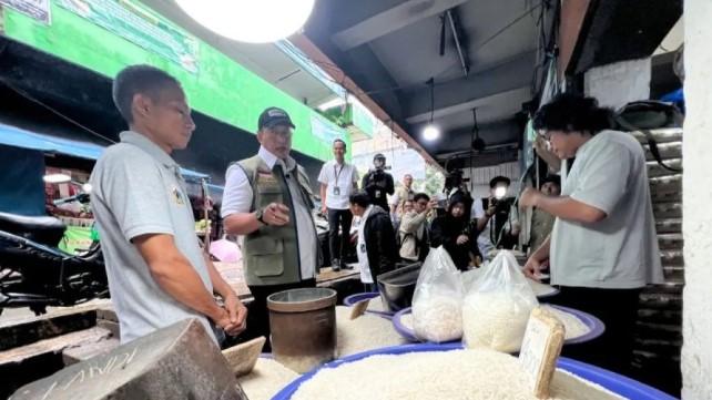 Dirut Bulog Pastikan Stok dan Harga Pangan Stabil Saat Sidak di Dua Pasar Jakarta