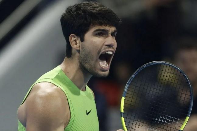 Carlos Alcaraz Bangkit Kalahkan Karen Khachanov dan Melaju ke Semifinal Qatar Open