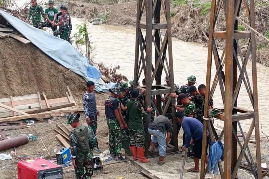 Satgas Kodim 0106/Aceh Tengah Percepat Pembangunan Jembatan Gantung Kalaili untuk Buka Akses Pascabencana