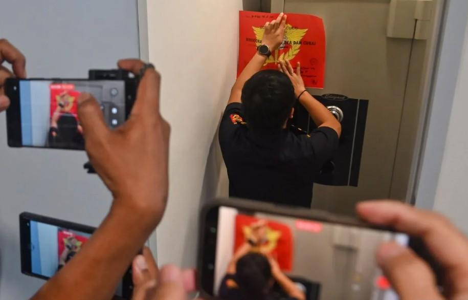 Bea Cukai dan Pajak Segel Toko Perhiasan Mewah Bening Luxury di Pluit Terkait Dugaan Pelanggaran Impor dan Pajak