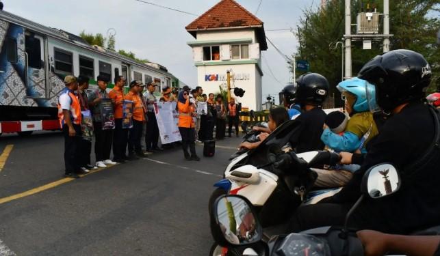Tiga Pelajar Meninggal Tertemper KA Argo Merbabu saat Swafoto di Batang