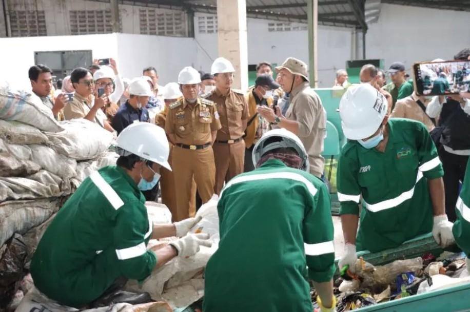 Menteri Lingkungan Hidup Hanif Faisol Nurofiq Ajak Publik Ubah Perilaku dari Hulu pada Peringatan HPSN 2026