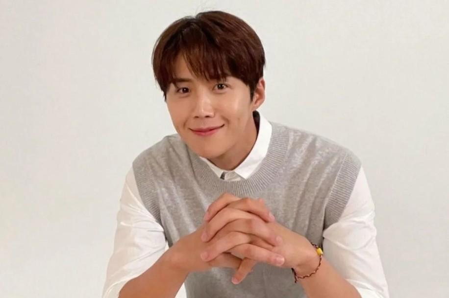 Kim Seon Ho Akan Menggelar Tur Penggemar “Pabrik Cinta” di Enam Kota Asia Termasuk Jakarta pada April 2026