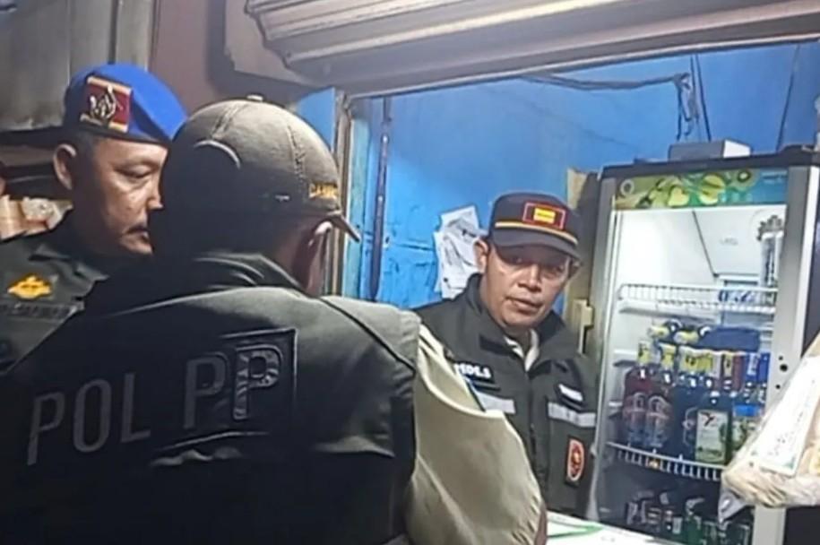 Satpol PP Jakarta Utara Sita 755 Botol Miras Ilegal dalam Operasi Pekat Selama Ramadhan 1447 H