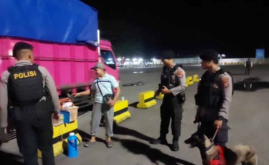 Polda NTB Kerahkan Anjing Pelacak K-9 untuk Perketat Pengamanan di Pelabuhan Lembar