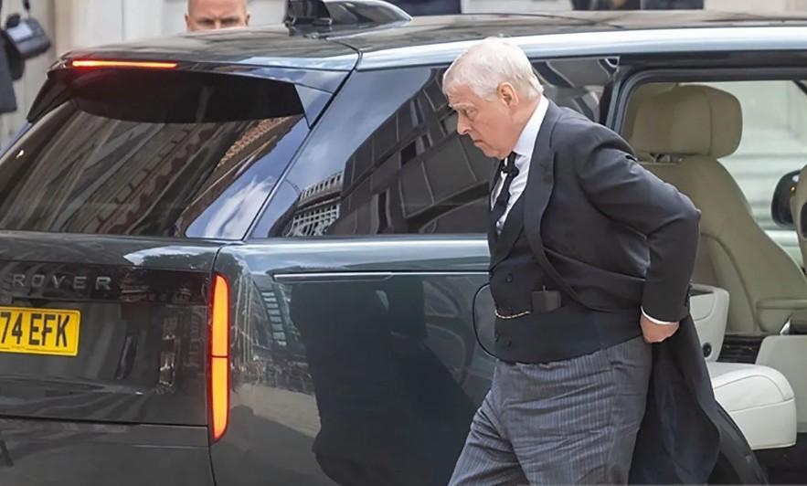 Polisi Inggris Mengakhiri Penggeledahan Terkait Dugaan Pelanggaran Jabatan Publik Andrew Mountbatten-Windsor