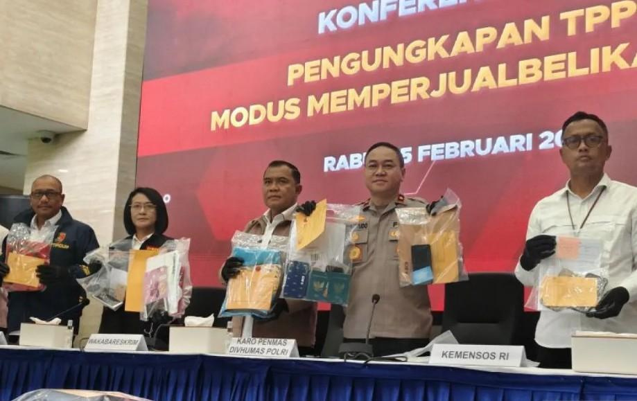 Polri Menetapkan 12 Tersangka Jual Beli Bayi dan Menyelamatkan Tujuh Korban di Sejumlah Daerah