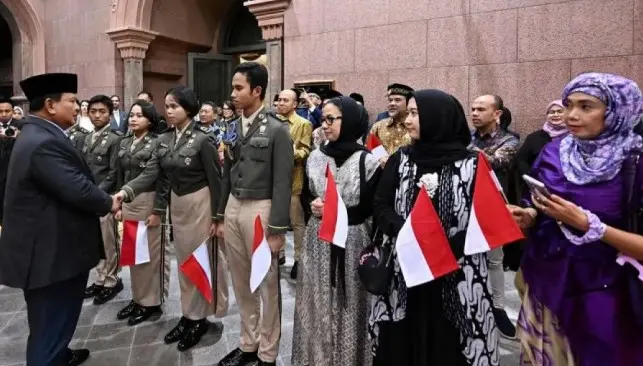 Diaspora dan Mahasiswa Indonesia Antusias Sambut Kedatangan Presiden Prabowo di Abu Dhabi