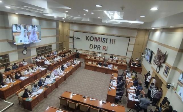 DPR Gelar RDP dengan Keluarga ABK Sea Dragon yang Dituntut Mati Didampingi Hotman Paris