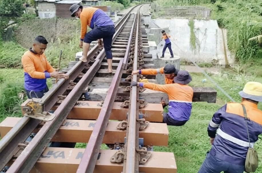 KAI Divre I Sumatera Utara Tuntaskan Pemasangan 2.293 Bantalan Sintetis di 48 Jembatan Jelang Angkutan Lebaran