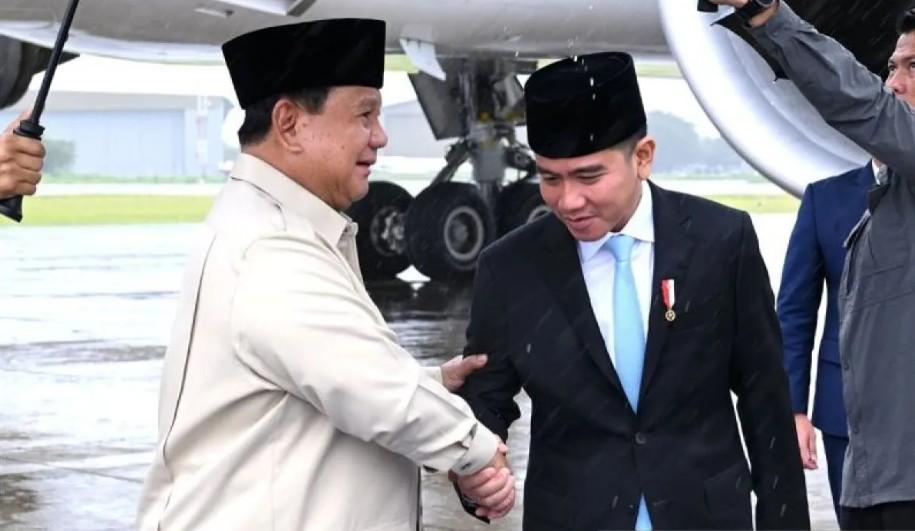 Prabowo Subianto Tiba di Tanah Air Usai Lawatan ke AS, Yordania, dan UEA, Disambut Gibran di Halim