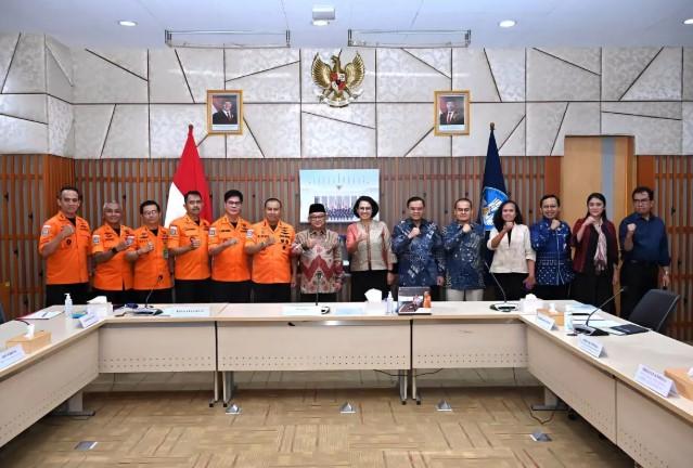 Mendikdasmen dan Basarnas Teken MoU untuk Perkuat Edukasi Keselamatan Diri di Sekolah