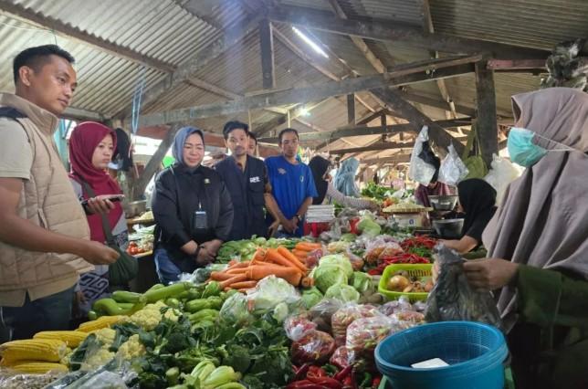 Bapanas dan Tim Sapu Bersih Sidak Harga Sembako di Lombok Timur Jelang Ramadhan
