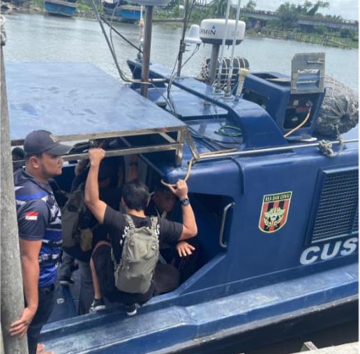 Kapal Patroli Bea Cukai Bantu Tangkap Ko Erwin Si Bandar Narkoba di Perairan Asahan