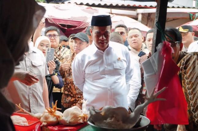 Kabapanas dan Mentan Andi Amran Sulaiman Menyatakan Harga Cabai serta Daging Ayam Mulai Turun