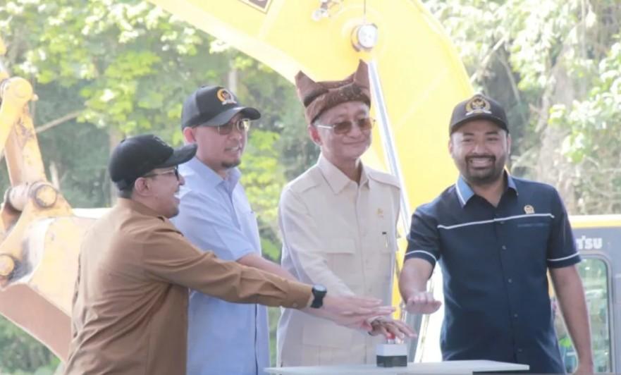 Menteri PU Dody Hanggodo Resmi Lakukan Ground Breaking Sabo Dam Gunung Marapi di Tanah Datar