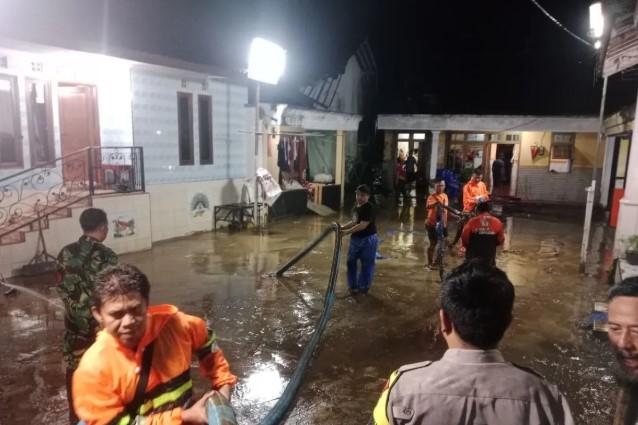 BNPB Evakuasi 111 Warga Jember Akibat Banjir