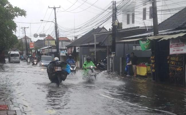 BMKG Memprakirakan Kota-Kota Besar Indonesia Umumnya Diguyur Hujan pada Selasa