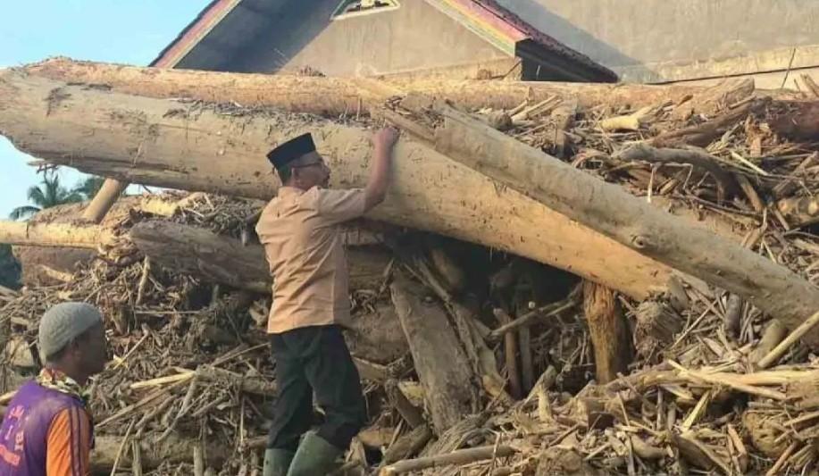Menteri Kehutanan Tetapkan Kepmen 191/2026 untuk Percepatan Pemanfaatan Kayu Hanyutan Pascabanjir di Sumatera
