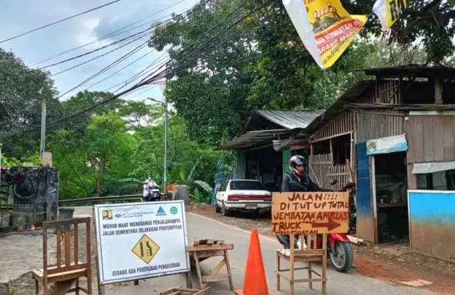 Pembatasan Akses Jembatan Kampung Kramat Cipayung Diberlakukan, Hanya Sepeda Motor yang Diizinkan Melintas