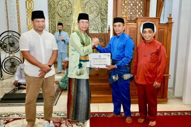 Pemkot Batam Salurkan Bantuan Hibah Tunai ke 30 Masjid dan Mushala Selama Safari Ramadhan 1447 H/2026
