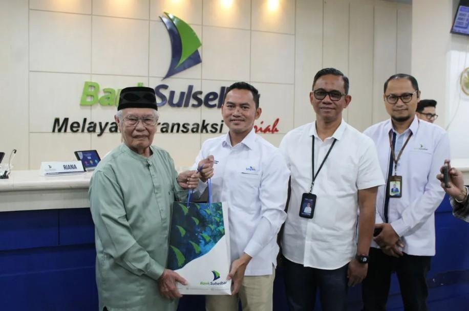 Komisaris Independen TASPEN Tinjau Langsung Penyaluran THR Pensiunan di Makassar, Pastikan Proses Berjalan Lancar