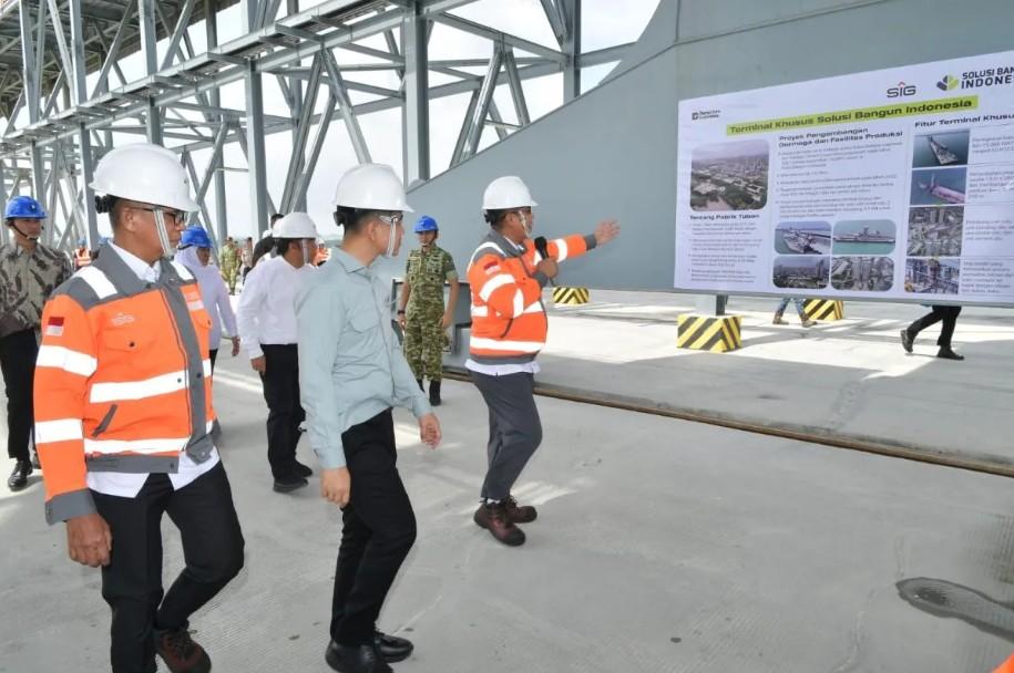 Wapres Gibran Tinjau Industri Semen dan Pasar Rakyat Saat Kunjungan Kerja ke Kabupaten Tuban