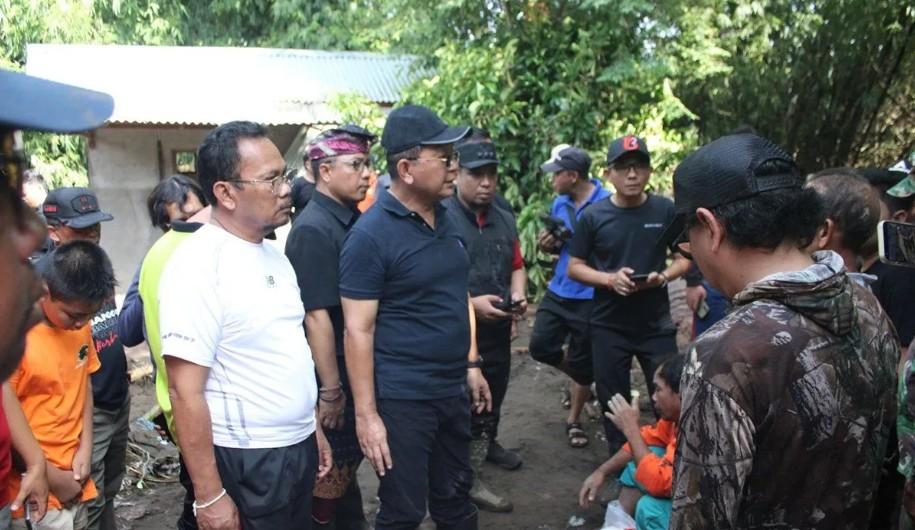 Bupati Buleleng Memerintahkan Pencarian Korban Banjir Bandang Banjar dan Kerahkan Tim Gabungan Menyisir Sungai hingga Pantai