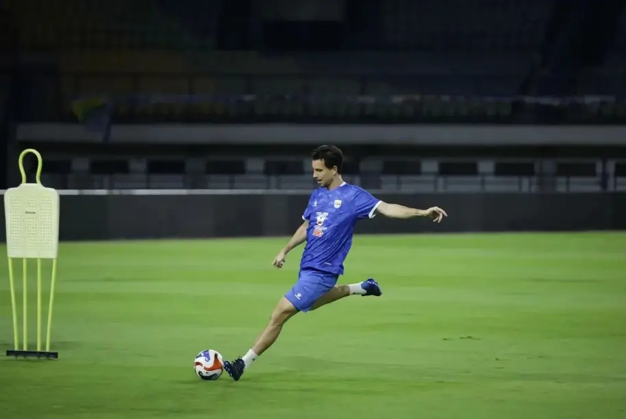 Thom Haye Minta Persib Bandung Manfaatkan Pelajaran Pertemuan Pertama Saat Hadapi Persik Kediri di GBLA