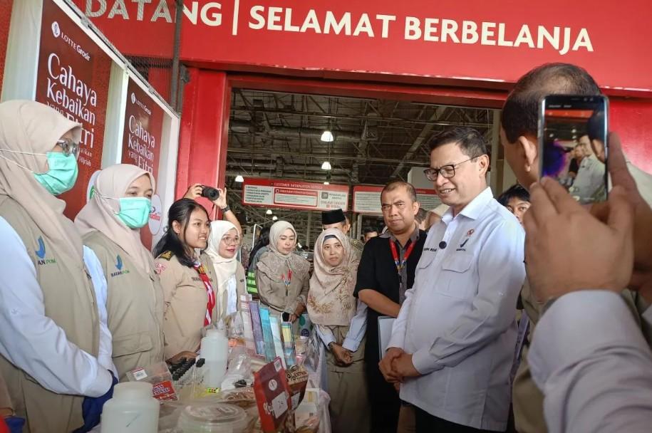 BPOM Temukan Kimchi Izin Edar Kedaluwarsa dan Pelanggaran Penyimpanan Produk Saat Sidak Pangan di Lotte Grosir Pasar Rebo