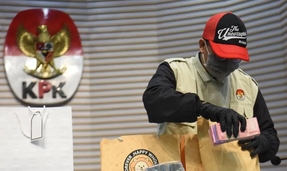 KPK Sita Rp610 Juta dalam OTT Bupati Cilacap Terkait Dugaan Pemerasan Dana THR