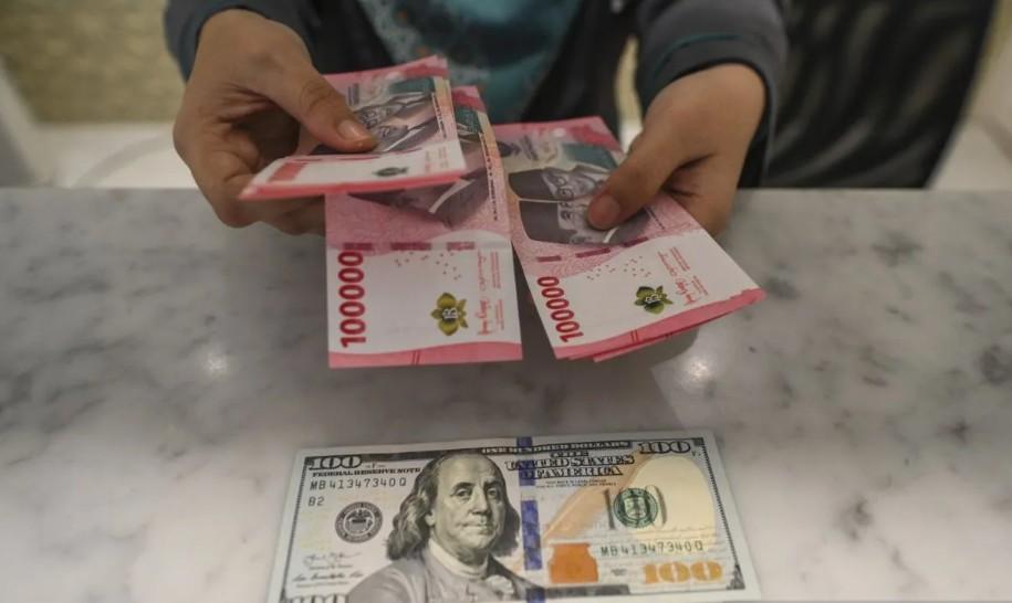 Rupiah Ditutup Melemah ke Rp16.997 per Dolar AS, Tertekan Penguatan Dolar dan Ketegangan Geopolitik