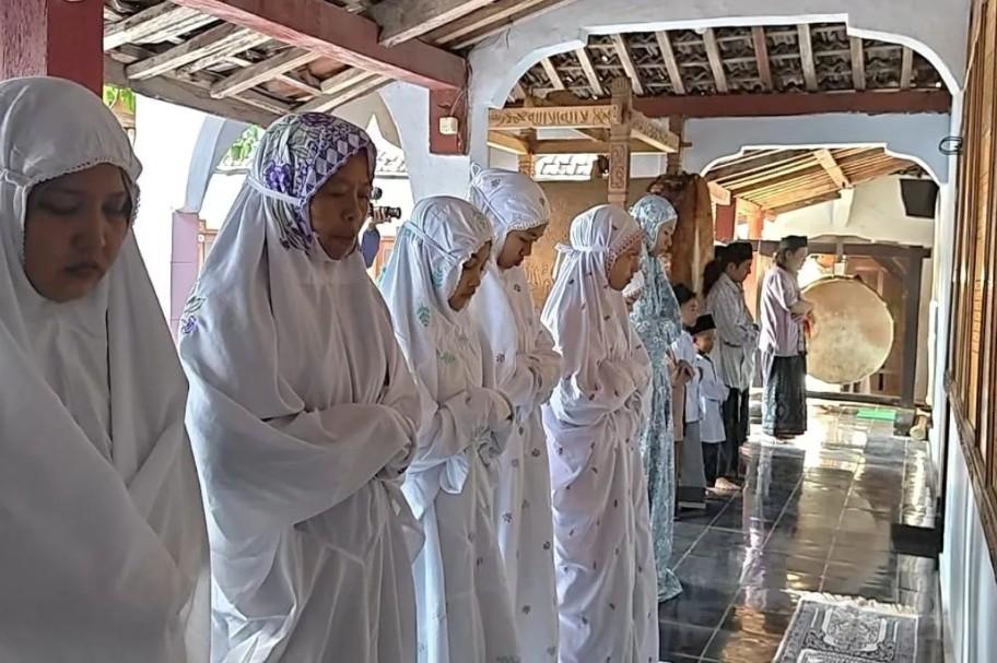 Ratusan Jamaah Thariqah Syathariyah di Ponorogo Rayakan Idul Fitri Lebih Awal dengan Khidmat