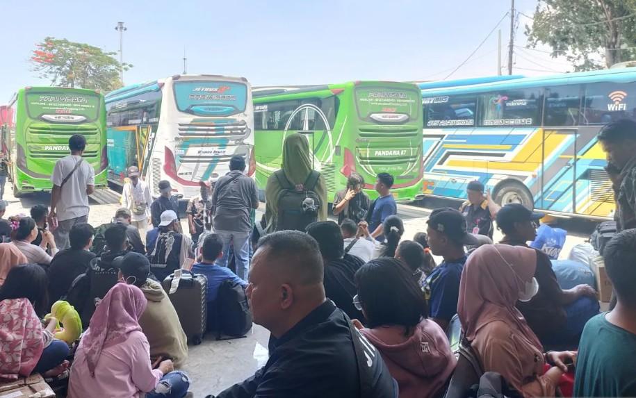 Jumlah Pemudik di Terminal Kalideres Capai 14.293 Orang, Penumpang H-3 Lebaran Turun 40 Persen