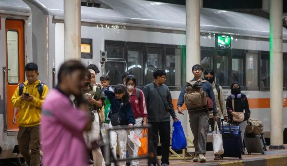 Lonjakan Penumpang KAI Daop 3 Cirebon Tembus 136 Ribu Jelang Lebaran 2026