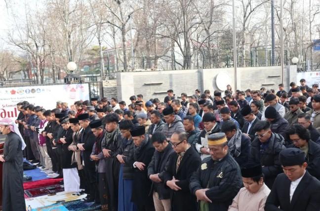 Ratusan WNI di Beijing Gelar Salat Idul Fitri di KBRI dan Perkuat Solidaritas Diaspora