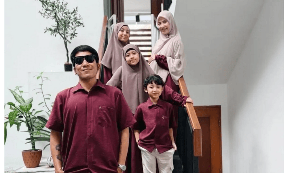 Desta dan Natasha Rizky Unggah Momen Lebaran Bersama Anak, Warganet Soroti Kebersamaan